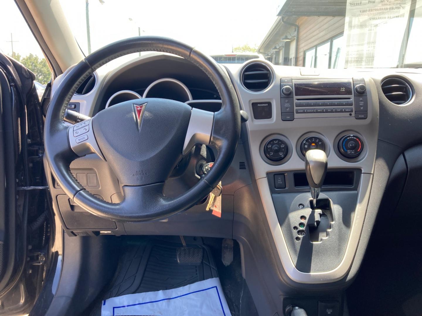 2009 Jet Black Met Pontiac Vibe 2.4L (5Y2SP67019Z) with an 2.4L L4 DOHC 16V engine, 4-Speed Automatic Overdrive transmission, located at 1800 South Ihm Blvd, Freeport, IL, 61032, (815) 232-5543, 42.278645, -89.607994 - Vibe Base 4D Hatchback 2.4L - Photo#7